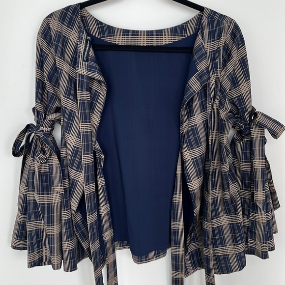 Open back top / light blaser / crop top… Whatever you want! - Picture 2 of 4